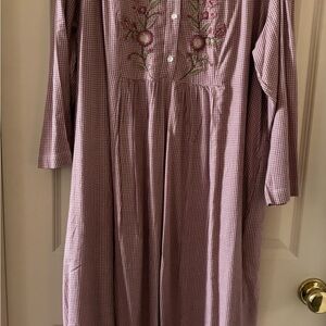 April Cornell Gingham Embroidered Nightgown Women’s 1, 2x.